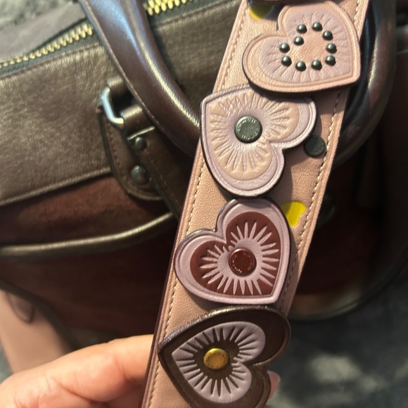 Coach Rhyder Satchel with dusty rose heart applique novelty strap and charm - Picture 5 of 11